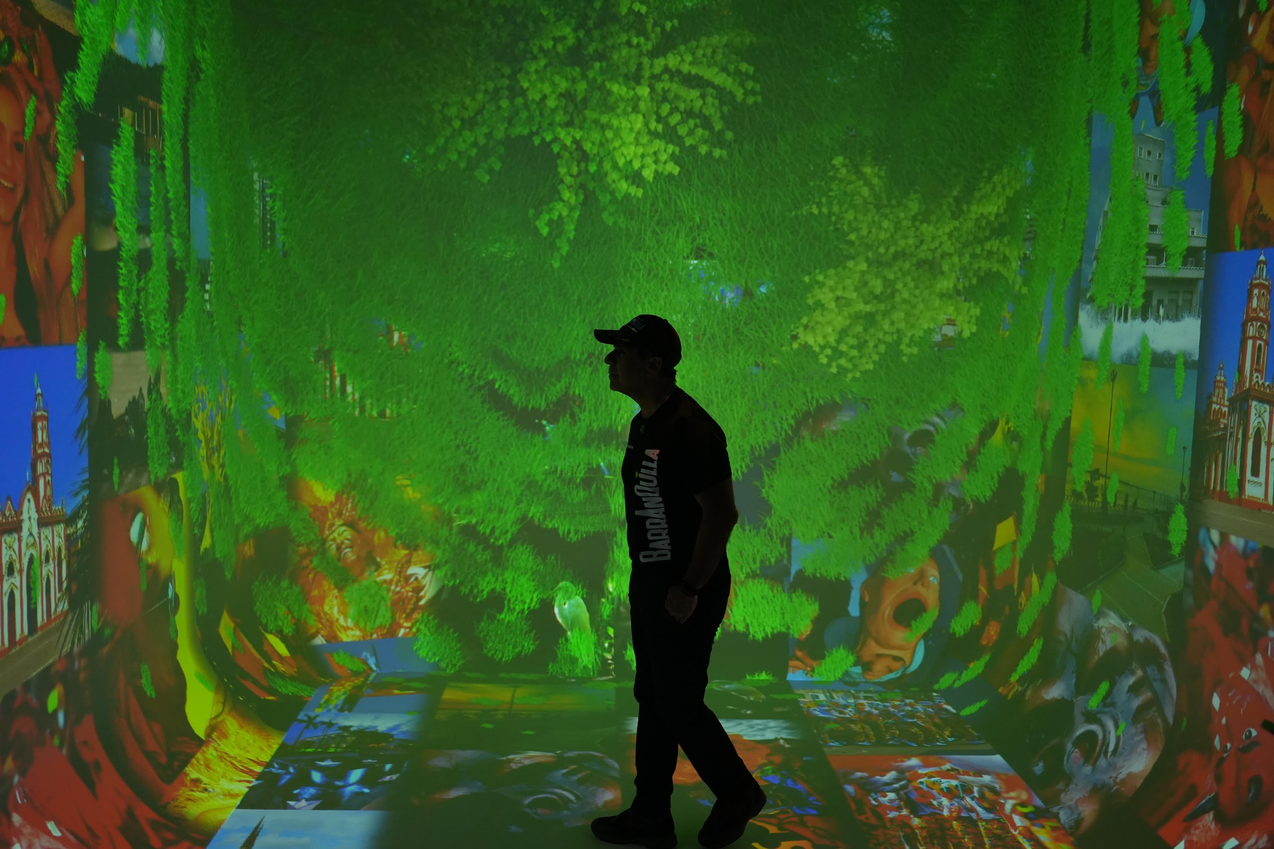 El alcalde de Barranquilla, Alejandro Char, en los nuevos espacios de la Fábrica de la Cultura