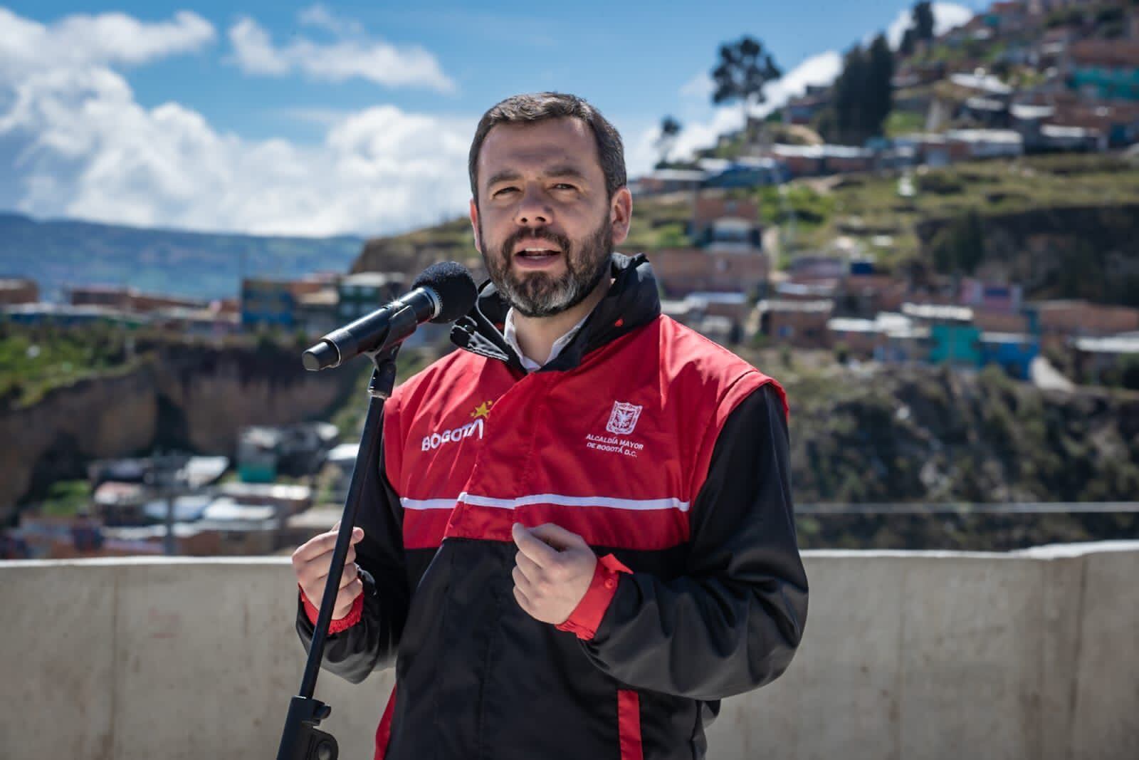 Galán solicitó al gobierno una mesa técnica para evaluar financiamiento de Transmilenio