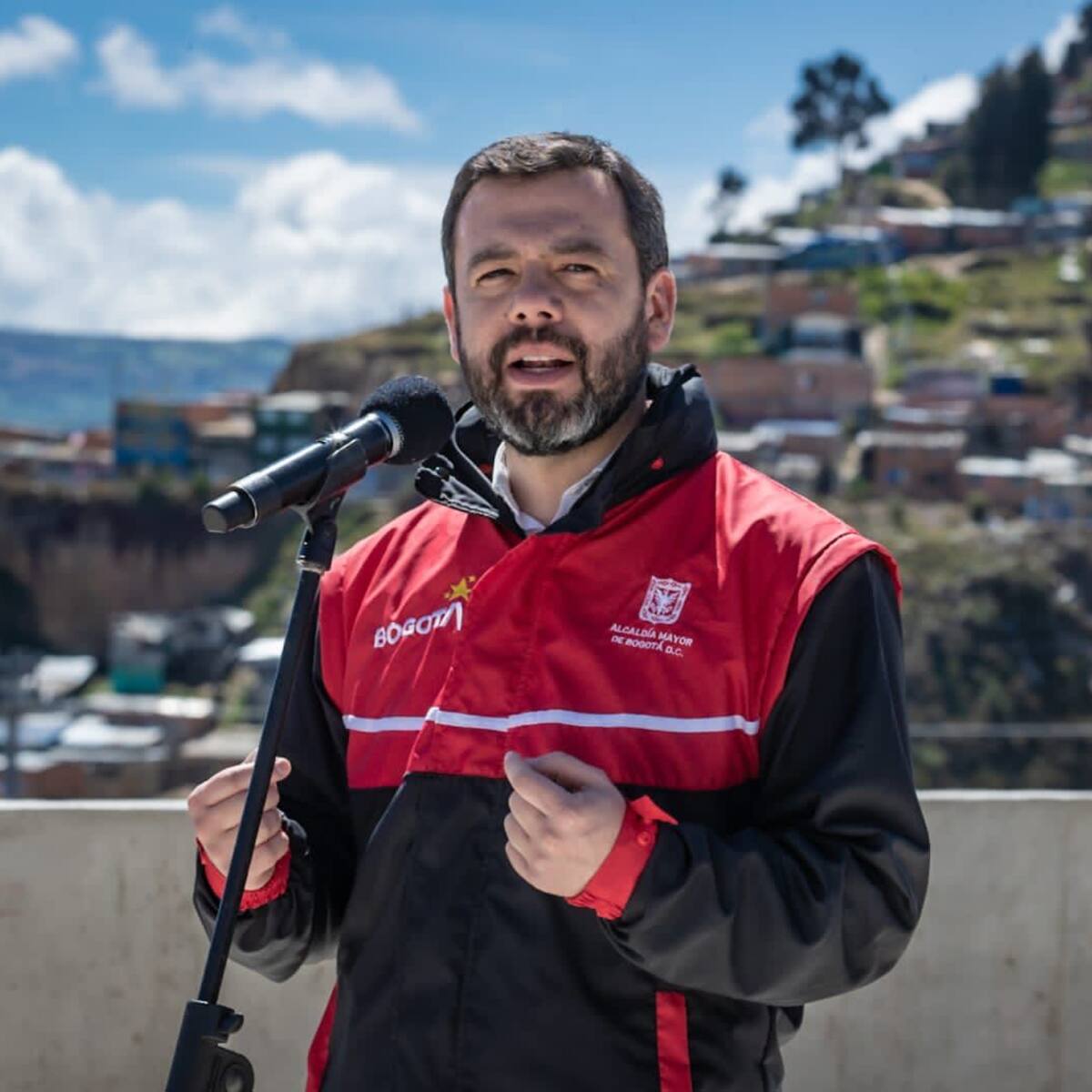 Galán solicitó al gobierno una mesa técnica para evaluar financiamiento de Transmilenio