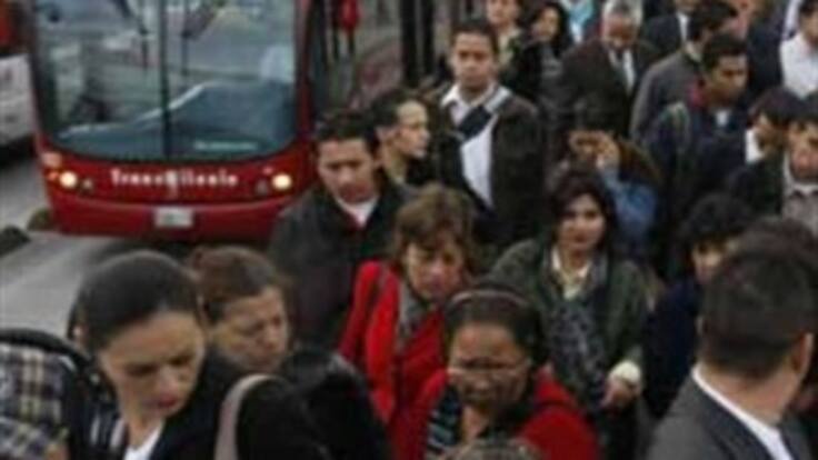 Desde hoy funcionarios del Distrito madrugarán una hora más