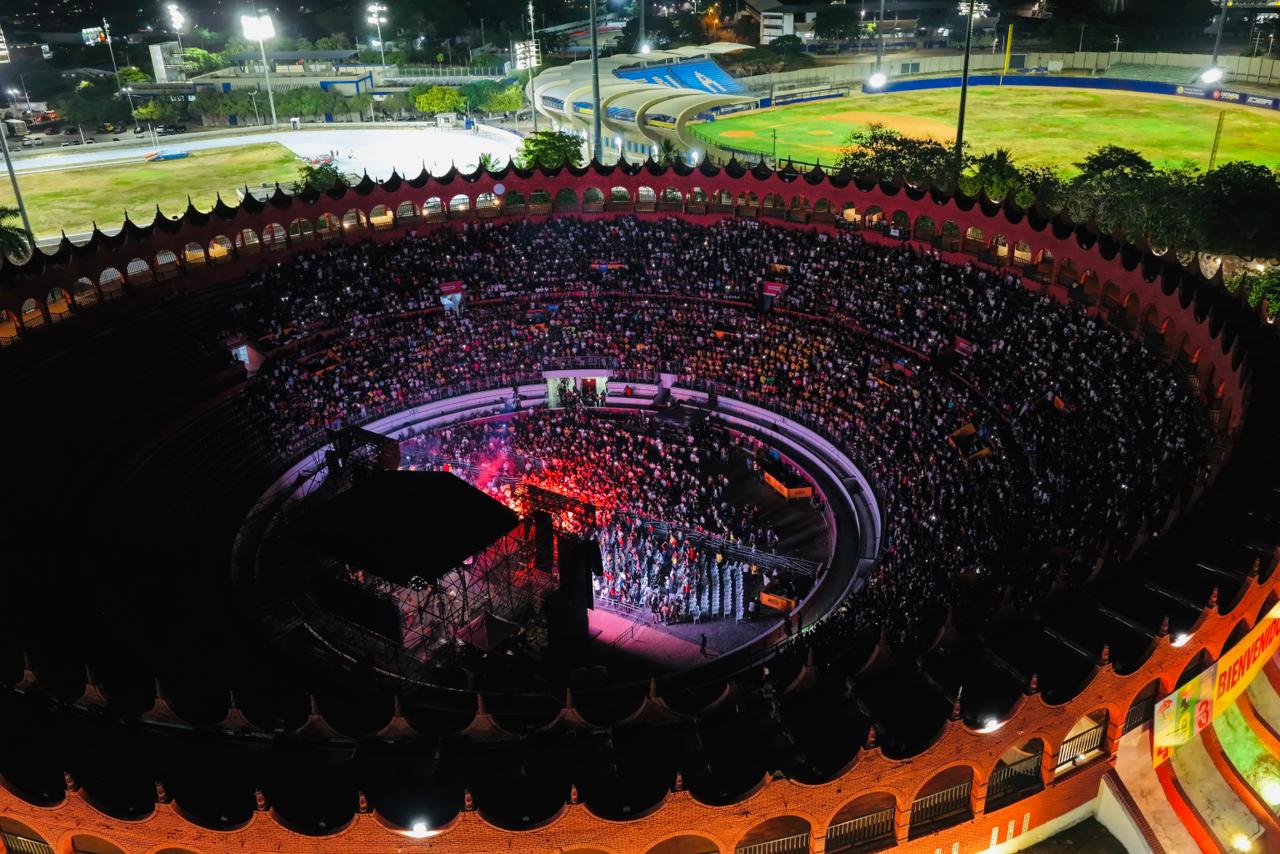 Lleno total en la Plaza de Todos en la celebración de los 493 años de Cartagena. // Alcaldía