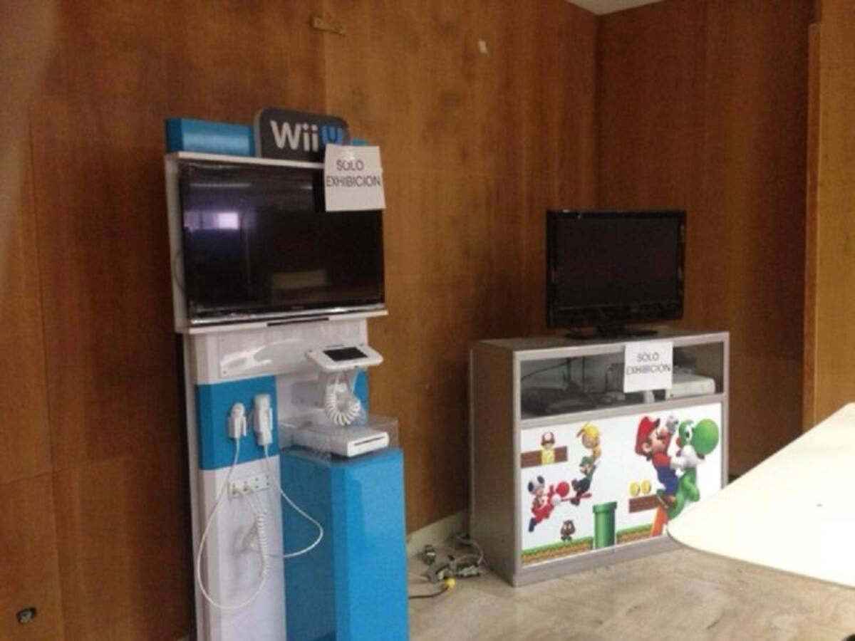 Llega diciembre y en los estantes de los almacenes en Caracas y otras ciudades se ven pocas mercancías, por causa de las medidas del gobierno que tiene en aprietos a los comerciantes, según afirman los empresarios y sectores de la oposición.