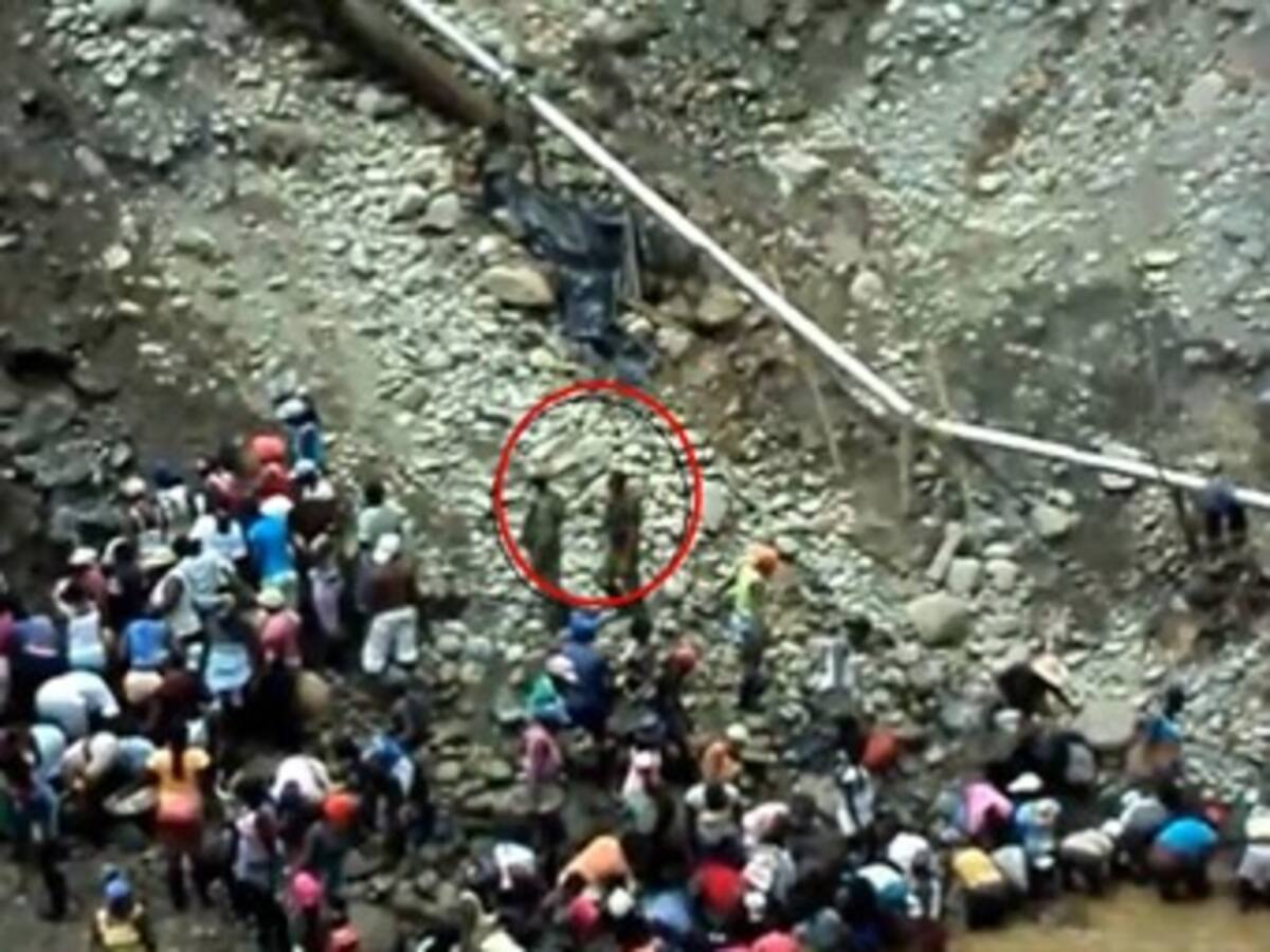Video: Bajo amenaza obligan a mineros a buscar oro en Timbiquí, Cauca