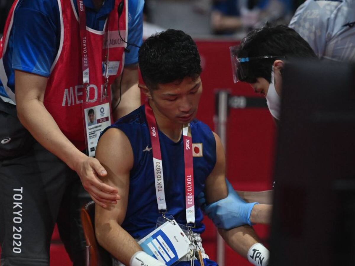 Video: En silla de ruedas, así salió el rival de Yuberjen Martínez