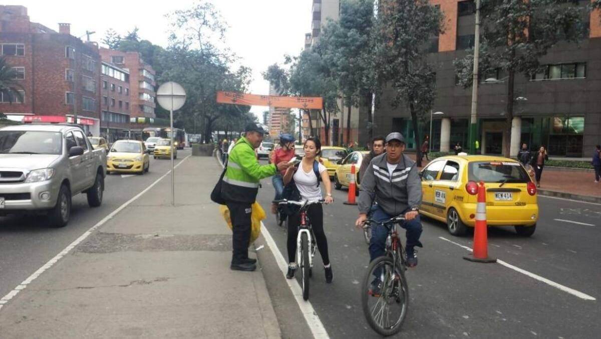 Se cumple una jornada más de día sin carro, ahora también sin moto. Saldrán de circulación 1.500.000 vehículos particulares y 425.000 motocicletas. La medida se extenderá hasta las 7:30 de la noche.