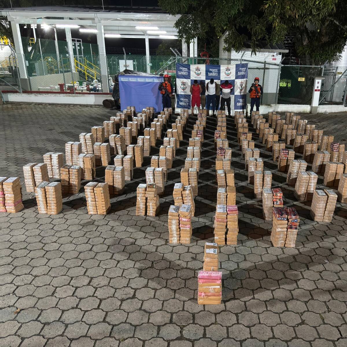 La Armada incautó más de 2 toneladas de cocaína en el Pacífico