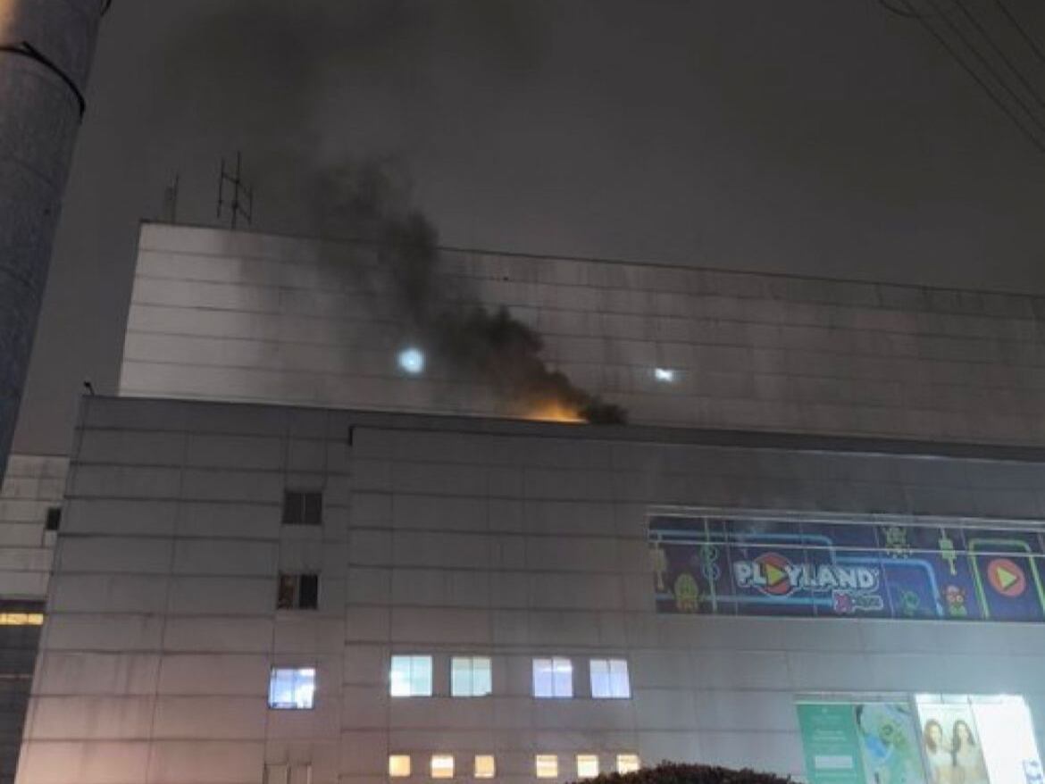 Reportan incendio en Centro Comercial SAN Rafael, en el norte de Bogotá: esto se sabe // Caracol Radio