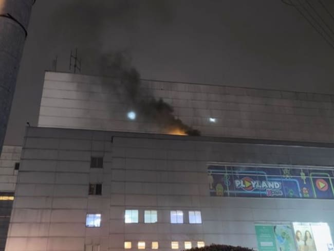 Reportan incendio en Centro Comercial SAN Rafael, en el norte de Bogotá: esto se sabe // Caracol Radio