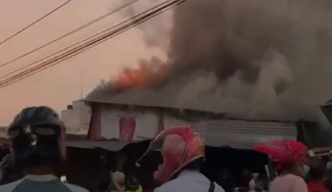 Hasta el momento se desconocen las causas de la conflagración. Se espera el reporte por parte del Cuerpo de Bomberos