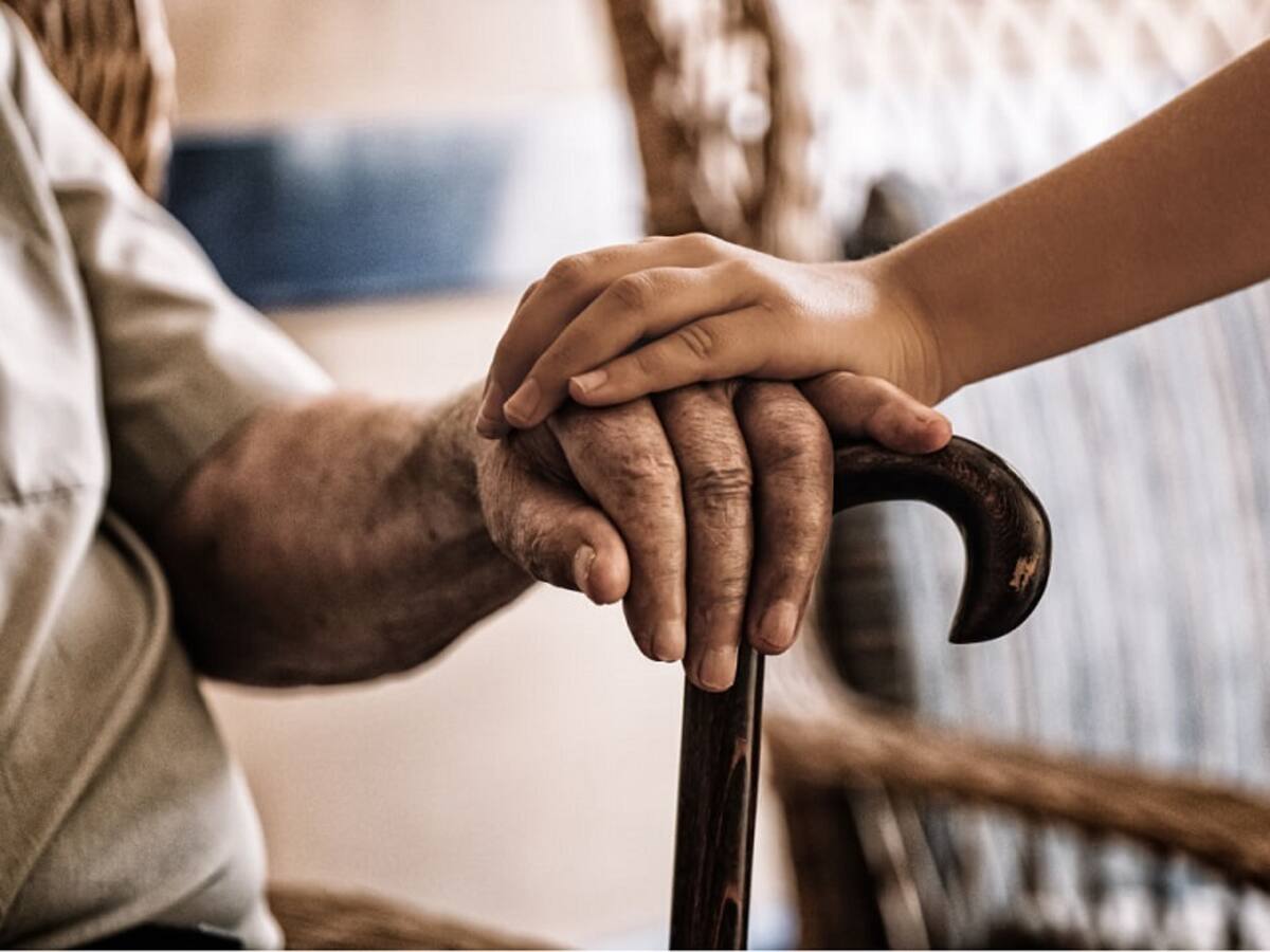 Hospital Serena del Mar entrega recomendaciones para evitar caídas en adultos mayores