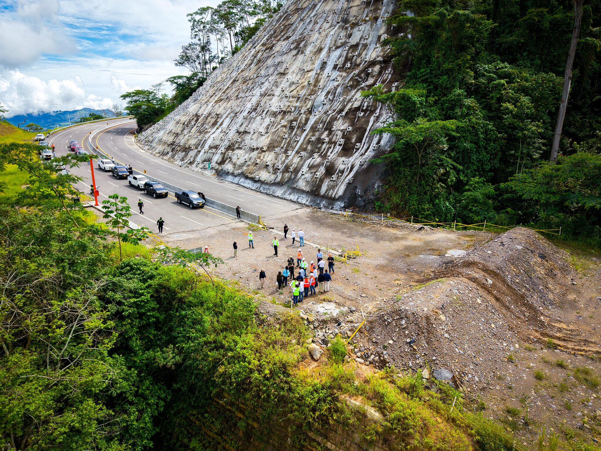 ¿Nuevo viaducto en la vía Bucaramanga - Barrancabermeja?: ANI y la Gobernación recorrieron la UF8