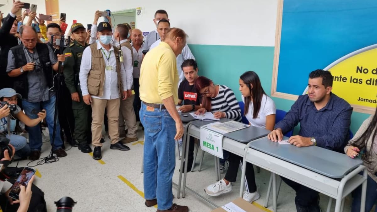 VIDEO: Rodolfo Hernández esperó resultados al borde de la piscina
