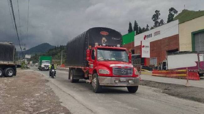 Nuevamente afectados están los transportadores por el cierre de La Línea. Crédito: Caracol Radio.