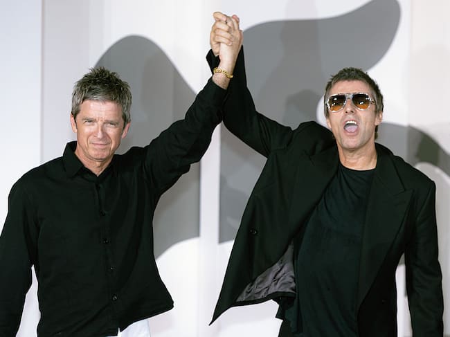Noel Gallagher et Liam Gallagher à la première mondiale du film Oasis : Don't Look Back in Anger au 83e Festival international du film de Venise, le 5 septembre 2026. (Photo by Laurent KOFFEL/Gamma-Rapho via Getty Images)