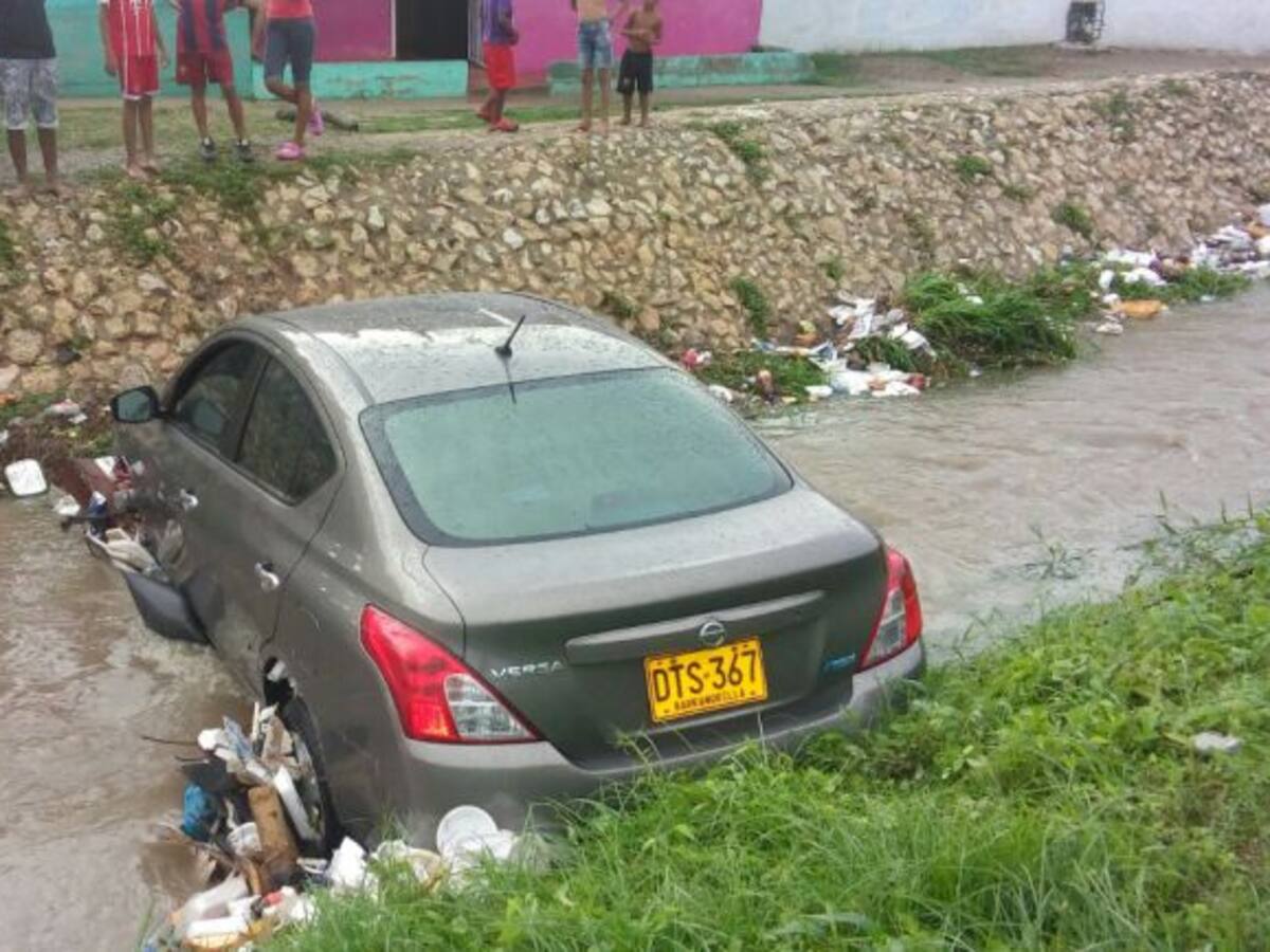 Arroyo arrastró un vehículo en Malambo