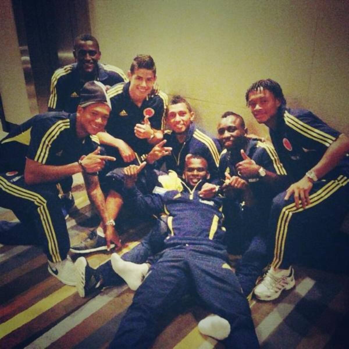 Más que un equipo la Selección Colombia es una familia, @jamesrodriguez “Amistad, unión”