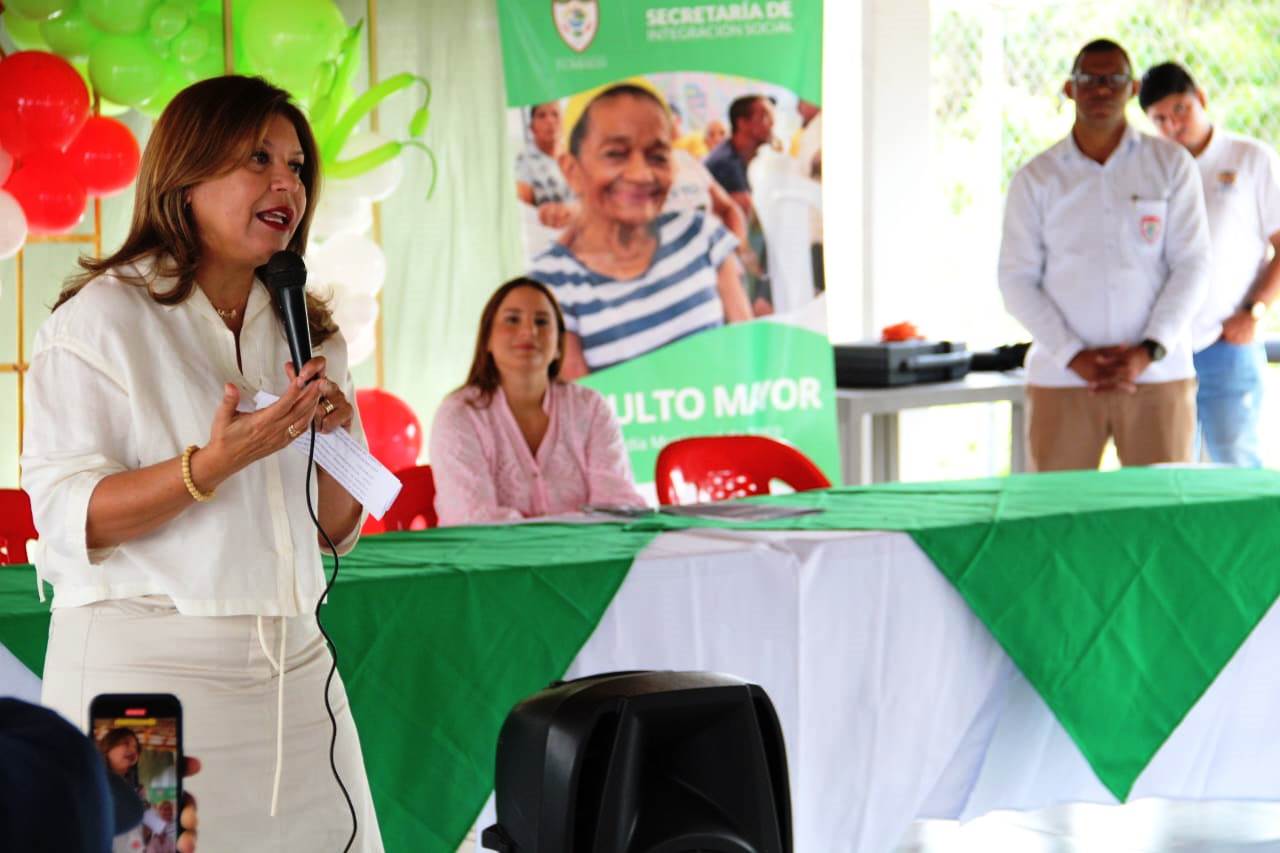 Claudia Espinosa lanzó el programa “Turbaco atiende a los Adultos Mayores”