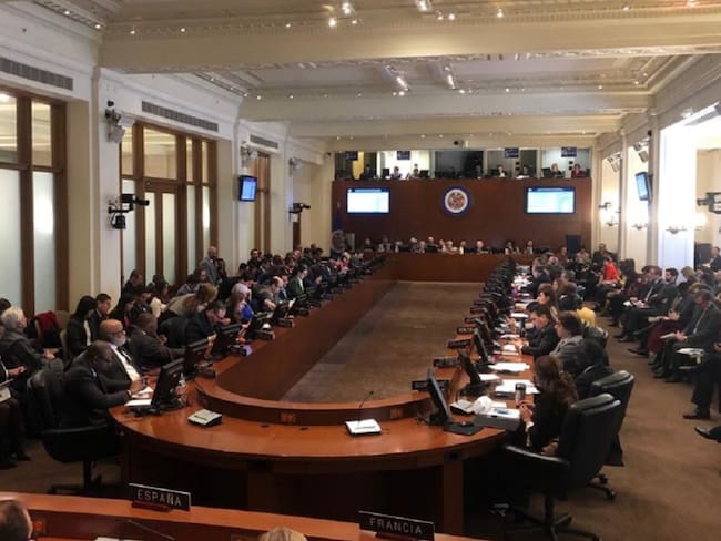 OEA aprueba resolución que desconoce el nuevo mandato de Maduro