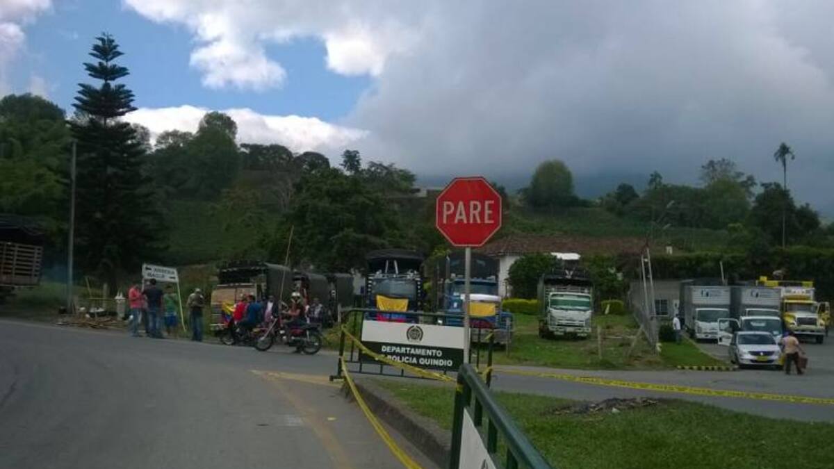En Quindío hay tensión entre camioneros que están en paro y la fuerza pública