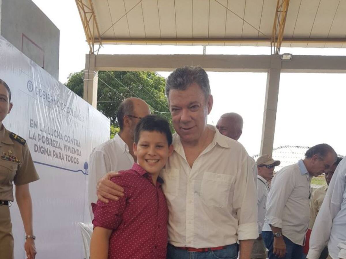 Niño cambia su regalo de Navidad por saludar al Presidente