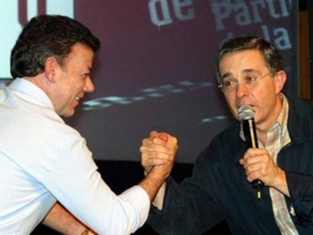 El expresidente Álvaro Uribe arremetió nuevamente contra Santos