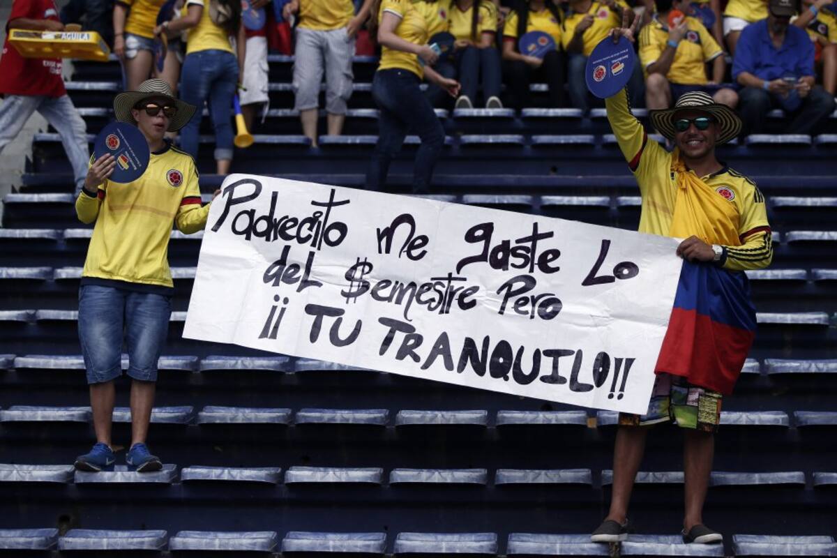 Pancartas, camisetas, bubuelas y mucho entusiasmo por ver a la selección Colombia.