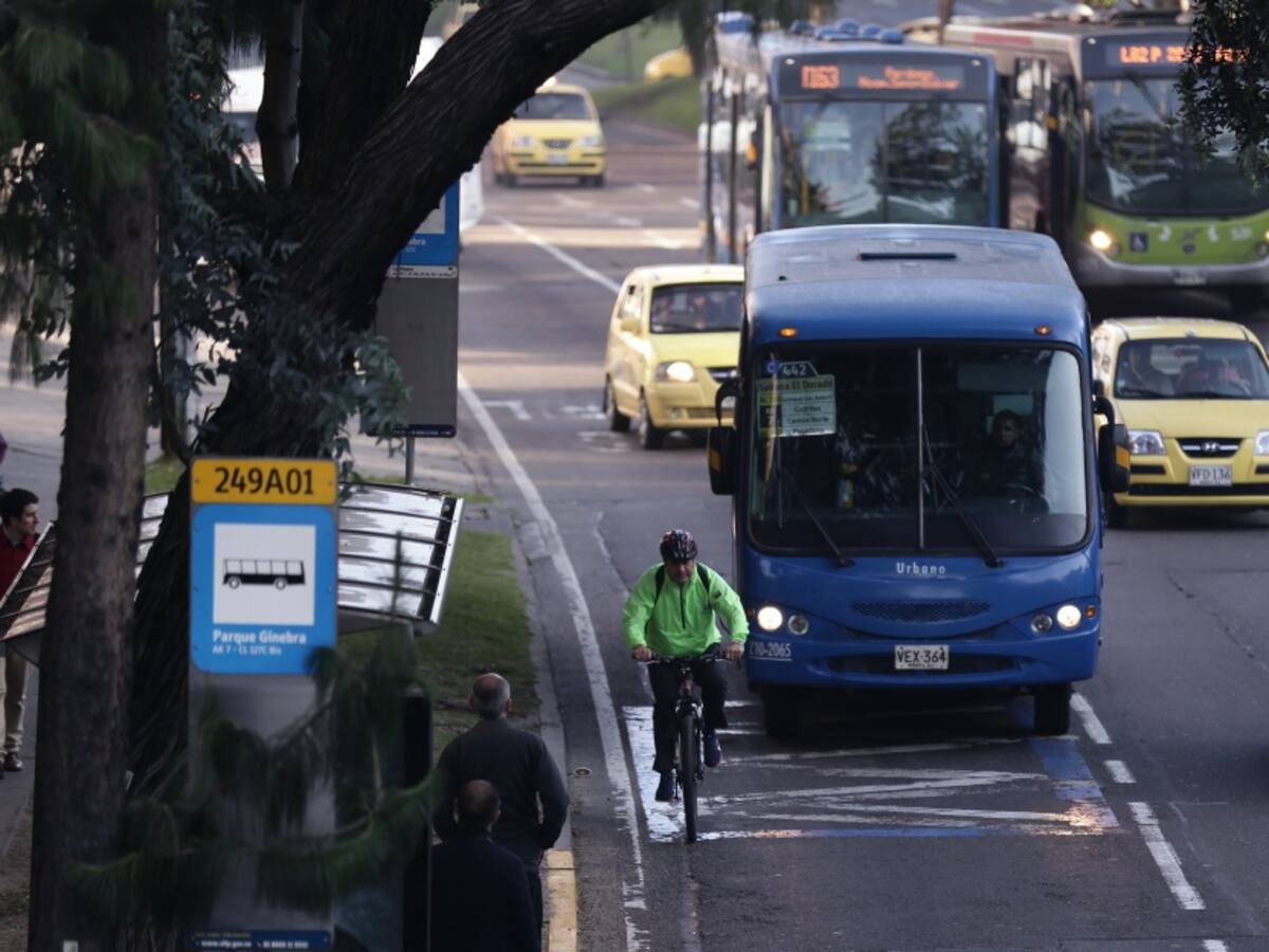 Polémica ley busca alargar la vida útil de buses de transporte público