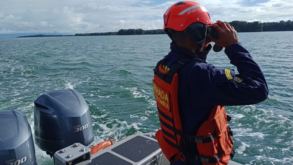 Buscan a un pescador que desapareció en aguas del Pacífico