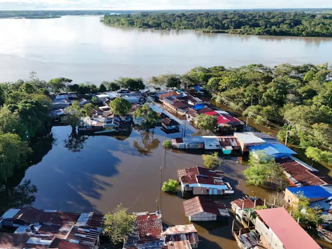 “Hemos entregado 700 ayudas”: Comandante de Fuerza Naval Amazonía por ola invernal en Guaviare
