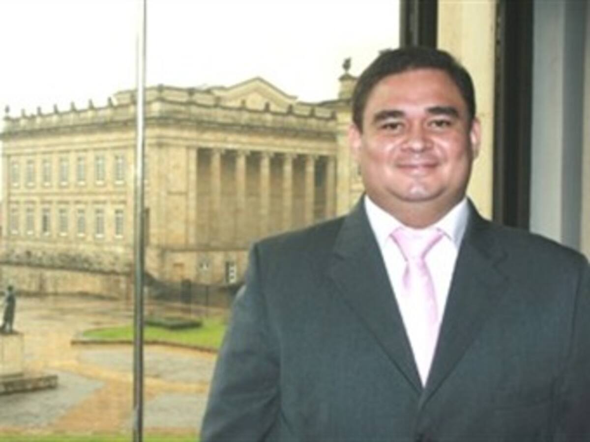 Manuel Mazenet debe ser reintegrado al Senado de la República