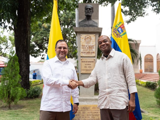 Los cancilleres de Colombia y Venezuela dialogan en el marco de la primera reunión del mecanismo de seguimiento de la Comisión de Vecindad e Integración - Foto: Cancillería
