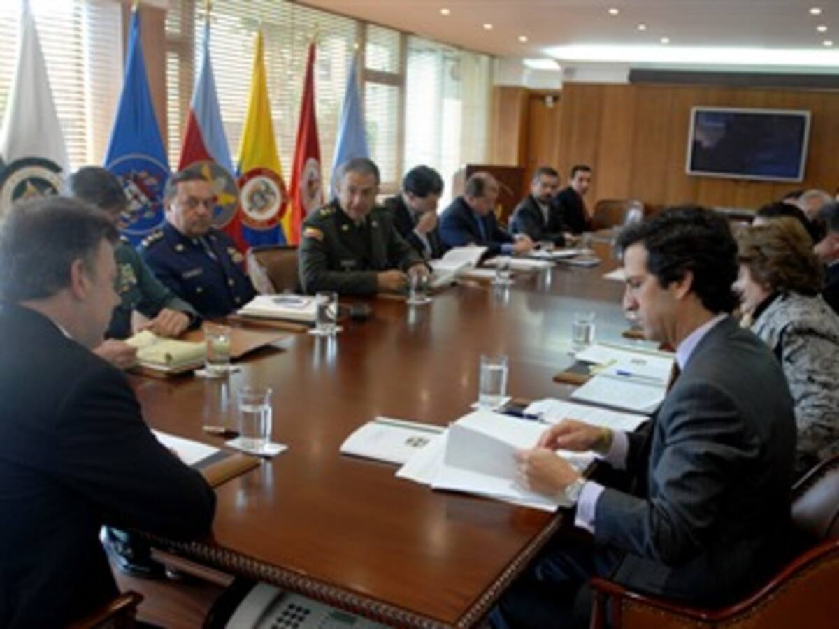 Canciller y militares acuerdan plan de acción en las fronteras