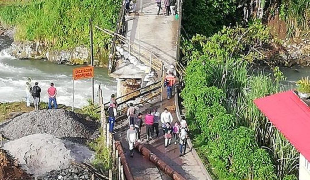 Puente vehicular ubicado sobre el río Guisa