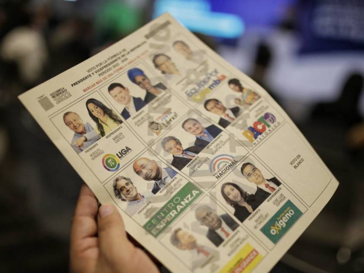 Proyecto de ley busca regular a firmas encuestadoras y sondeos políticos en el país