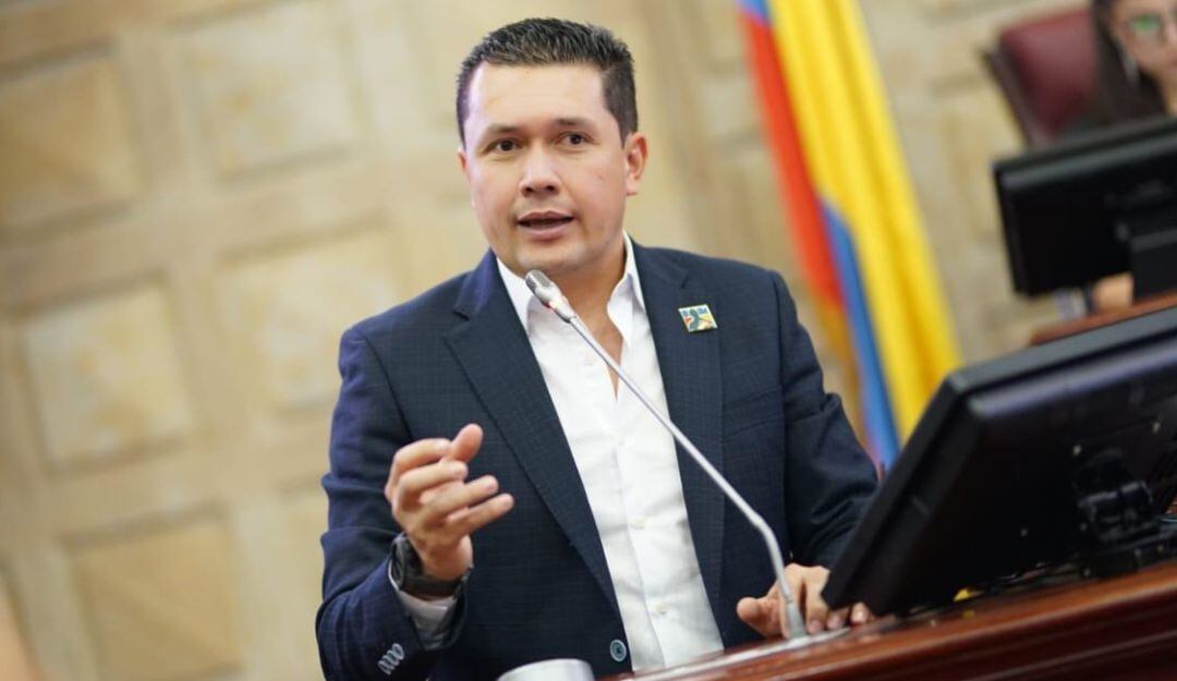 Congresista Edwing Ballesteros a indagatoria por presunta corrupción