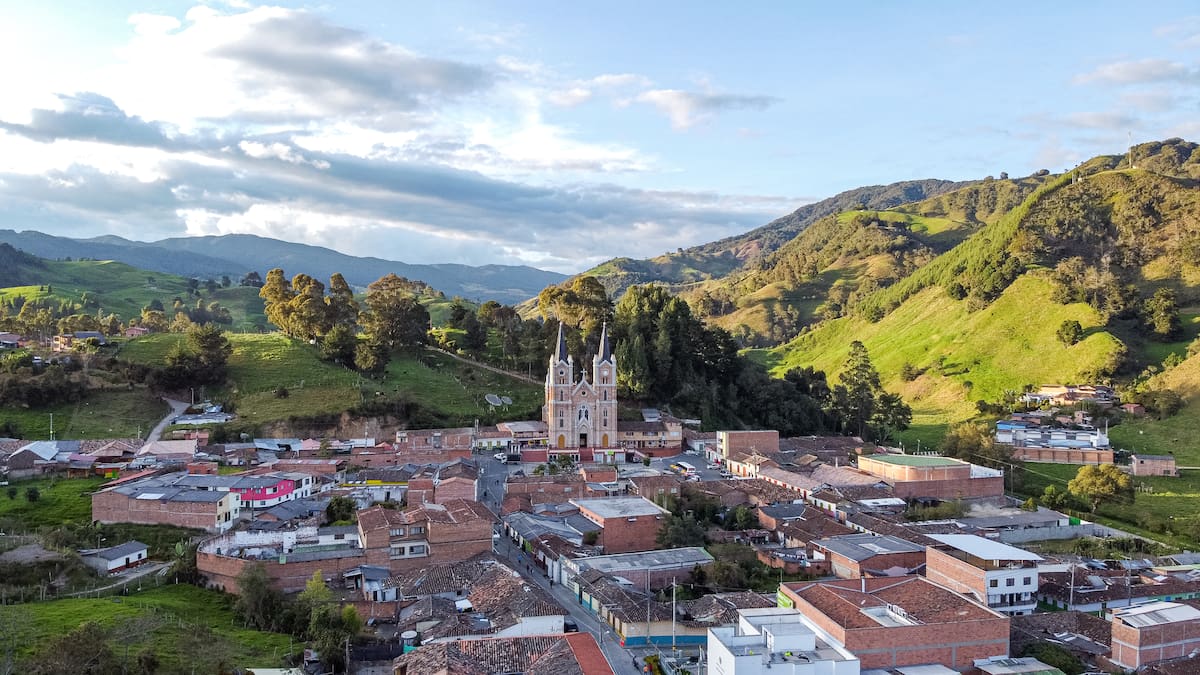 15 mil millones de pesos para transformar económico y ambientalmente 101 municipios de Antioquia