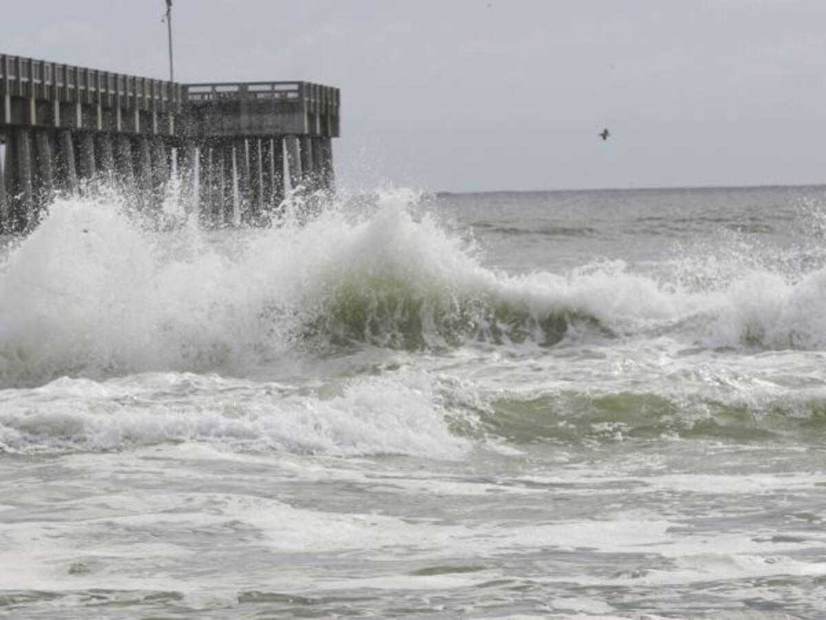 Michael golpea la costa de EEUU con la fuerza de sus vientos de 250 km/h
