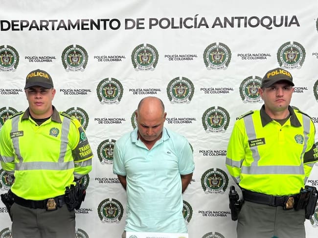 Conductor en aparente estado de embriaguez capturado por causar accidente que dejó una mujer muerta. Foto: Policía Antioquia