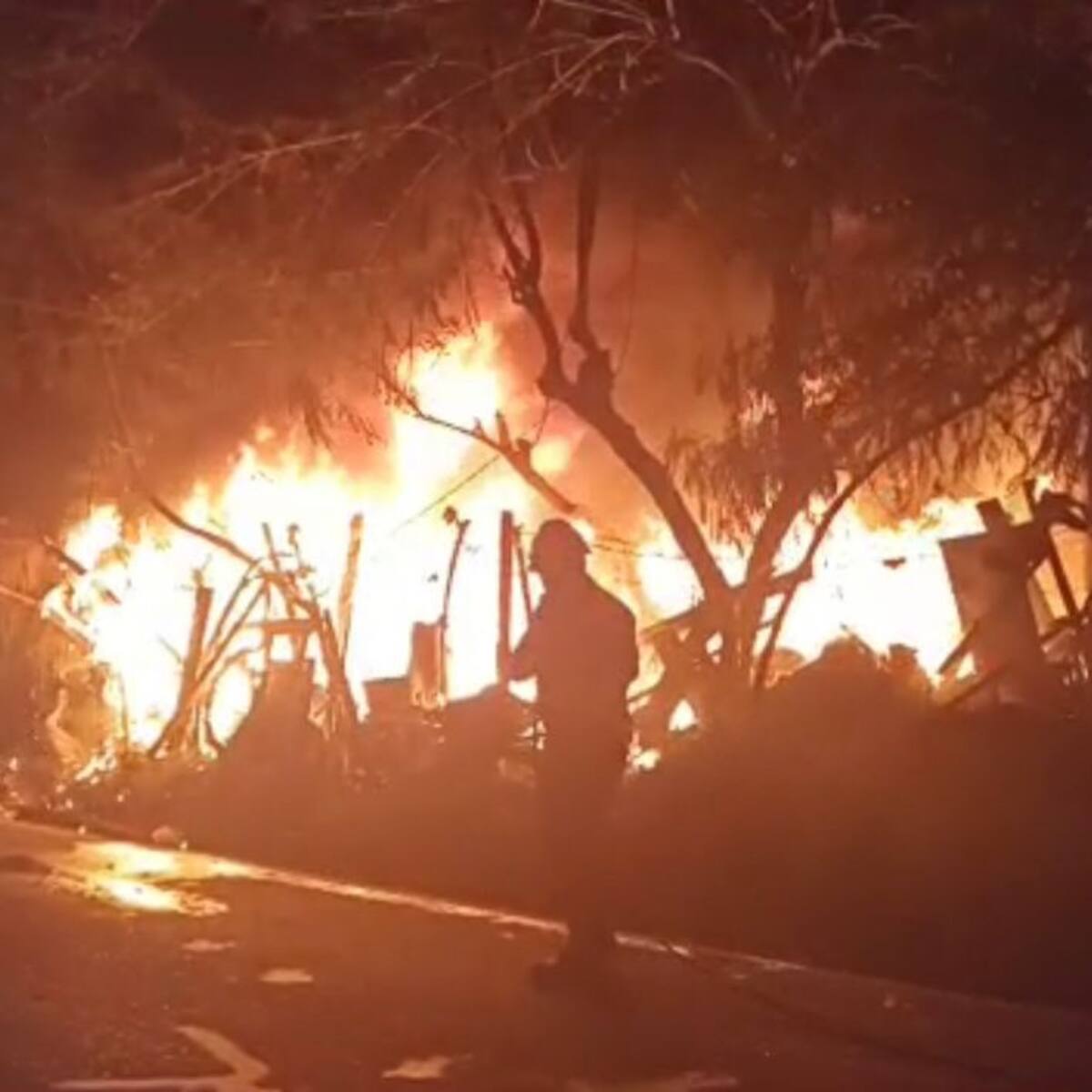 Se presentó un incendio en la noche de este miércoles en Barbosa, Antioquia.