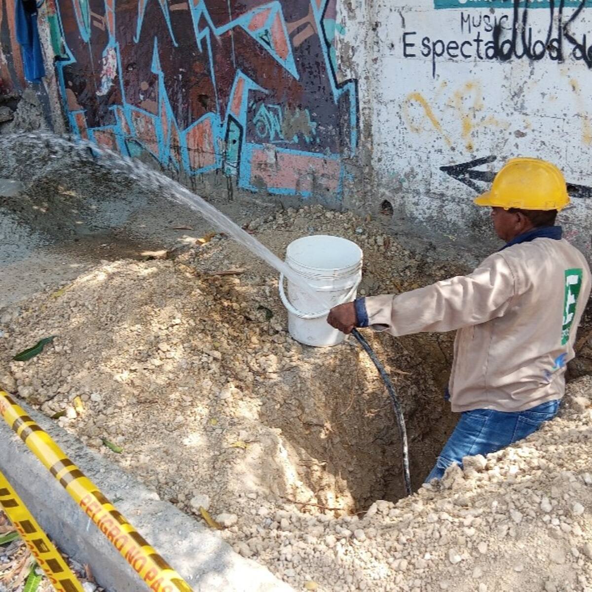 Intereses privados y tubería de galleta: causas de escasez de agua en Cartagena, según líder comunal