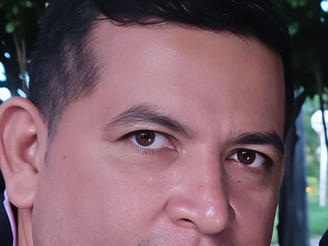 El hijo del secuestrado pide respeto por los derechos humanitarios y clama al grupo armado que permita el regreso de su padre a casa.