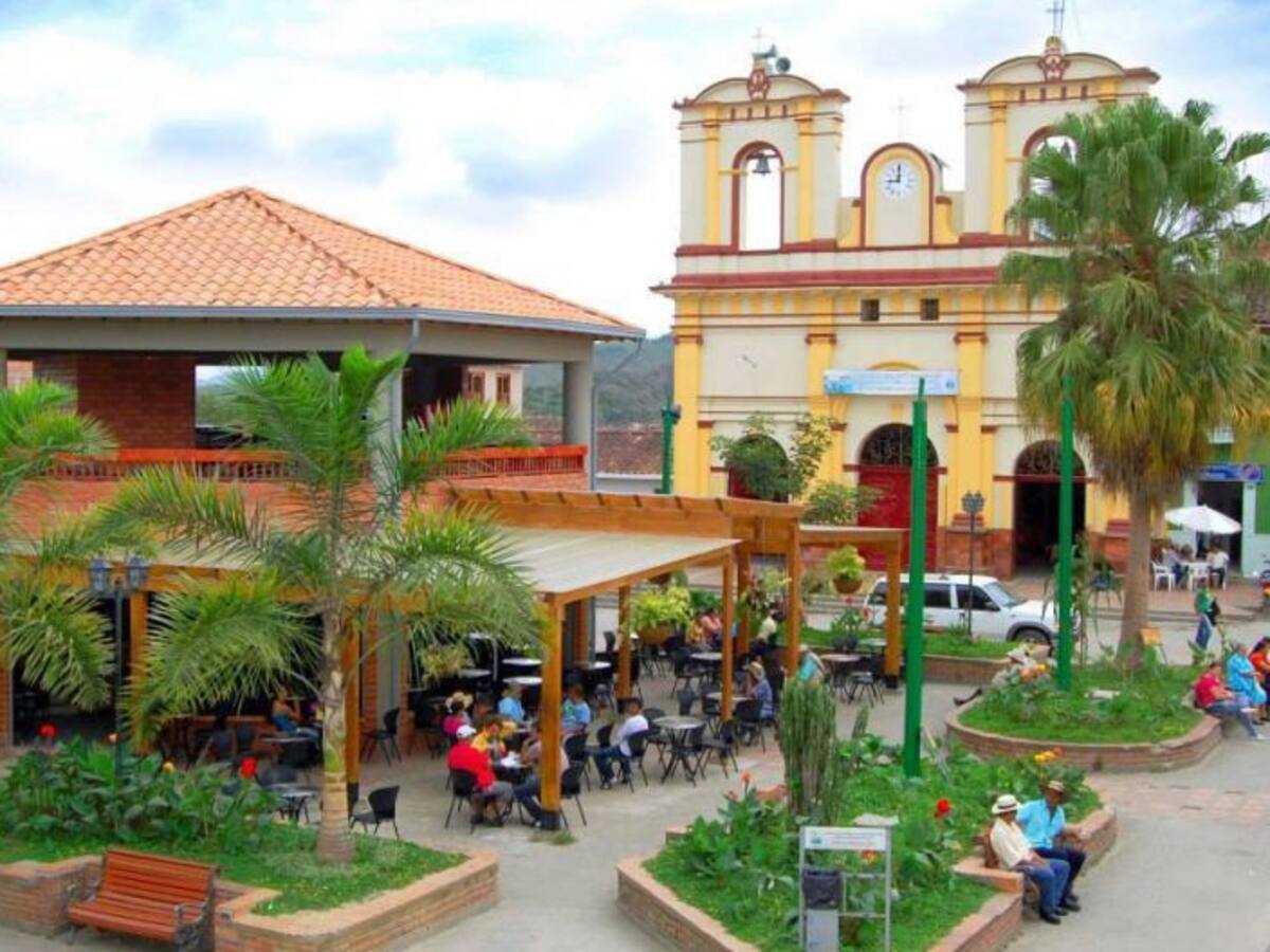 Mineros en Anorí crean mesa de concertación ante operativos militares