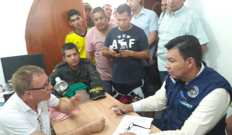 Representantes de la Policía y Ongs median entre la comunidad y el funcionario público. 