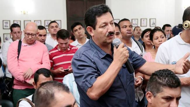 Hugo Cárdenas Vega de Asinort en el micrófono