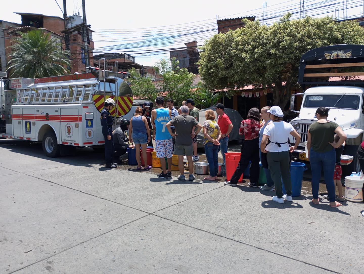 Organismos de socorro apoyan el suministro de agua a la población afectada - Aguas y Aguas de Pereira.