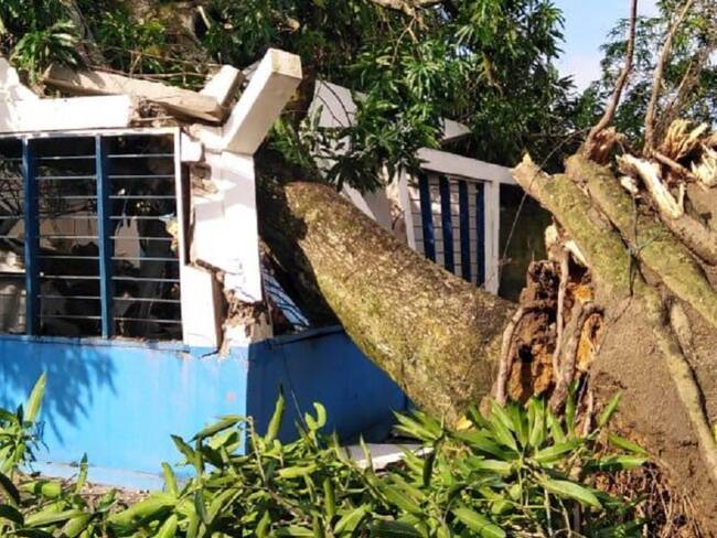 Vendaval dejó casas colapsadas y daños en redes eléctricas en Bolívar
