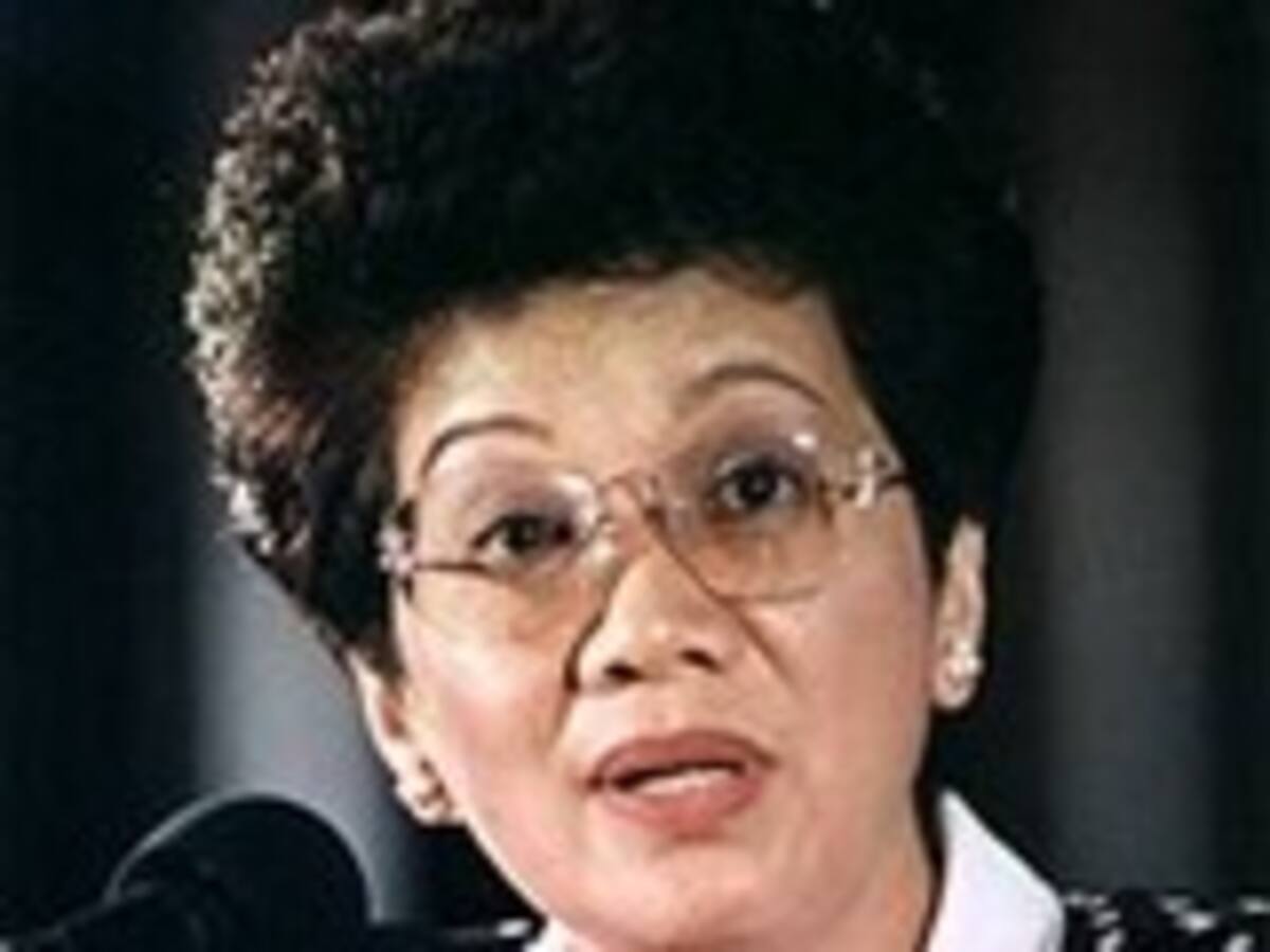 Los filipinos lamentan la muerte de su líder, Corazón Aquino, quien murió a los 76 años por cáncer de colon