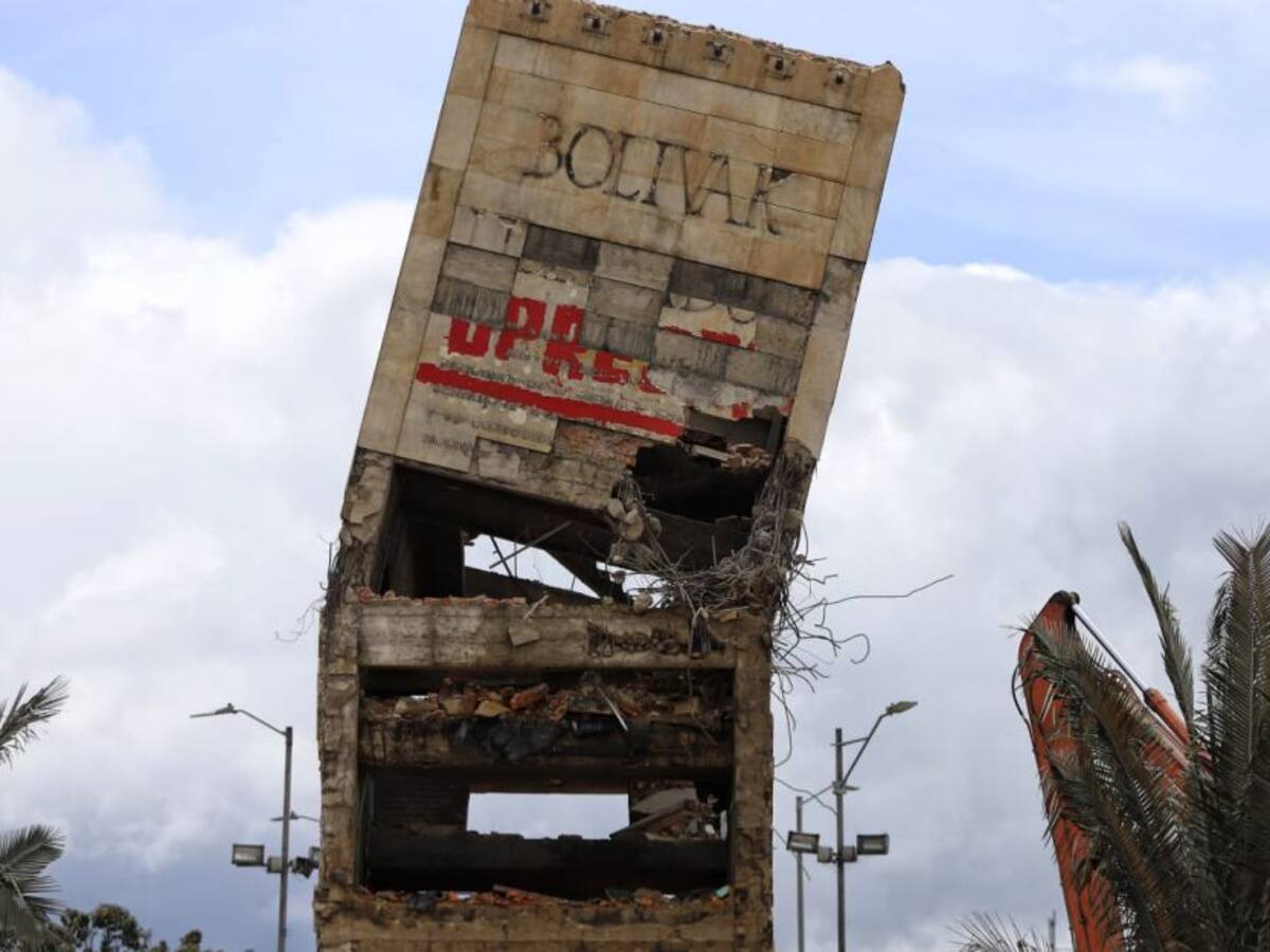 Fotos: Así avanza la demolición del monumento de 'Los Héroes'