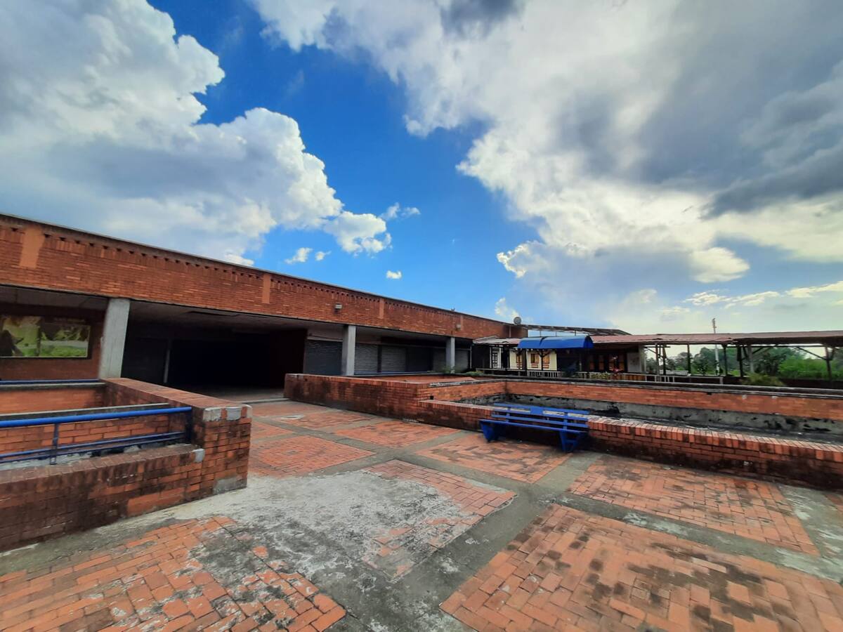 ¿Cuál es la situación de comerciantes en la galería de Calarcá y qué dicen desde EMCA?