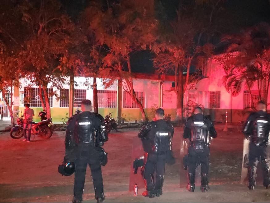 La situación fue controlada cuatro horas después por las autoridades.